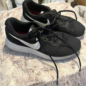 Nike Tanjun Sneakers